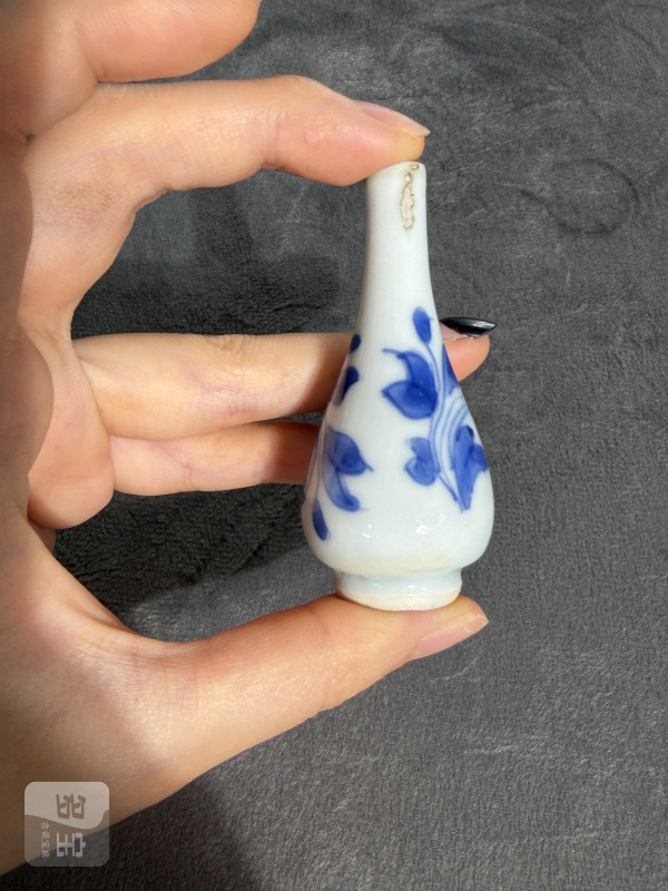 清早期青花花卉纹小瓶一组两件 - 图3